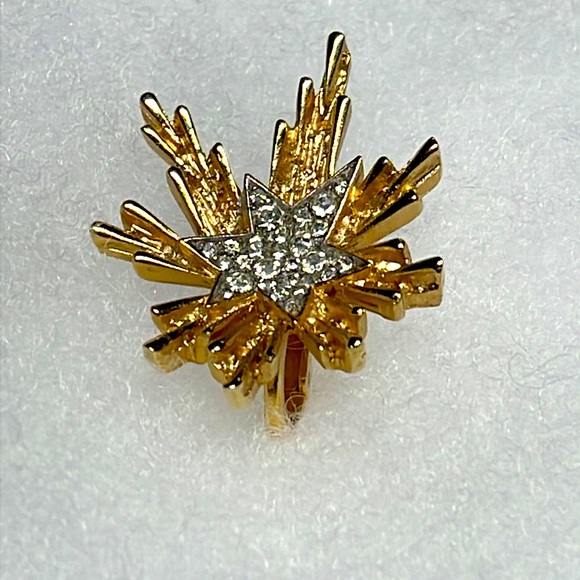 Trifari Single - Picture 9 of 11